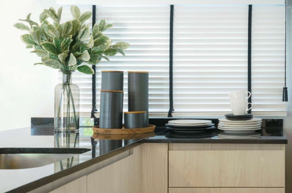 Drewniane żaluzje Anwis w odcieniach bieli