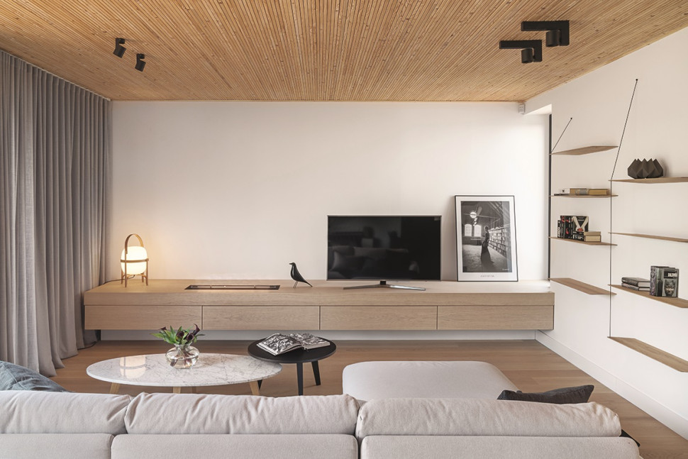 Salon z zastosowanymi grzejnikami ściennymi podtynkowymi