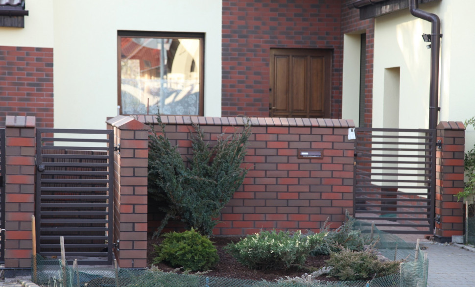 Ogrodzenie z klinkierowej cegły