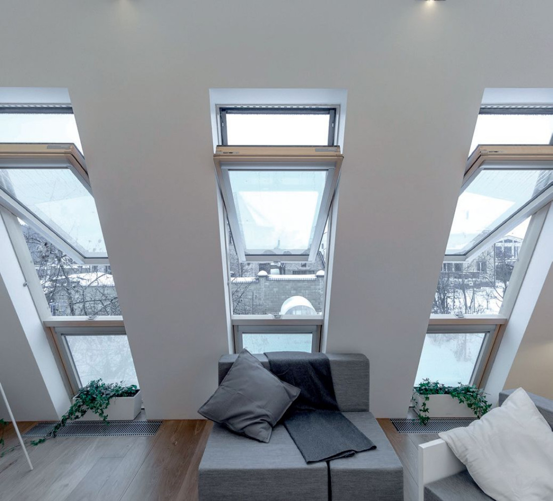 Dwuskrzydłowe okna dachowe FAKRO w apartamencie w Moskwie