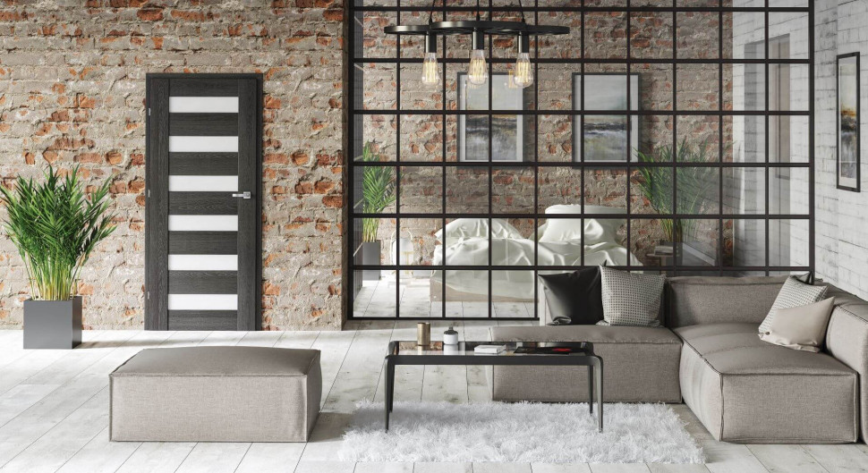 Przeszklenia zdobią drzwi i doświetlają pomieszczenie