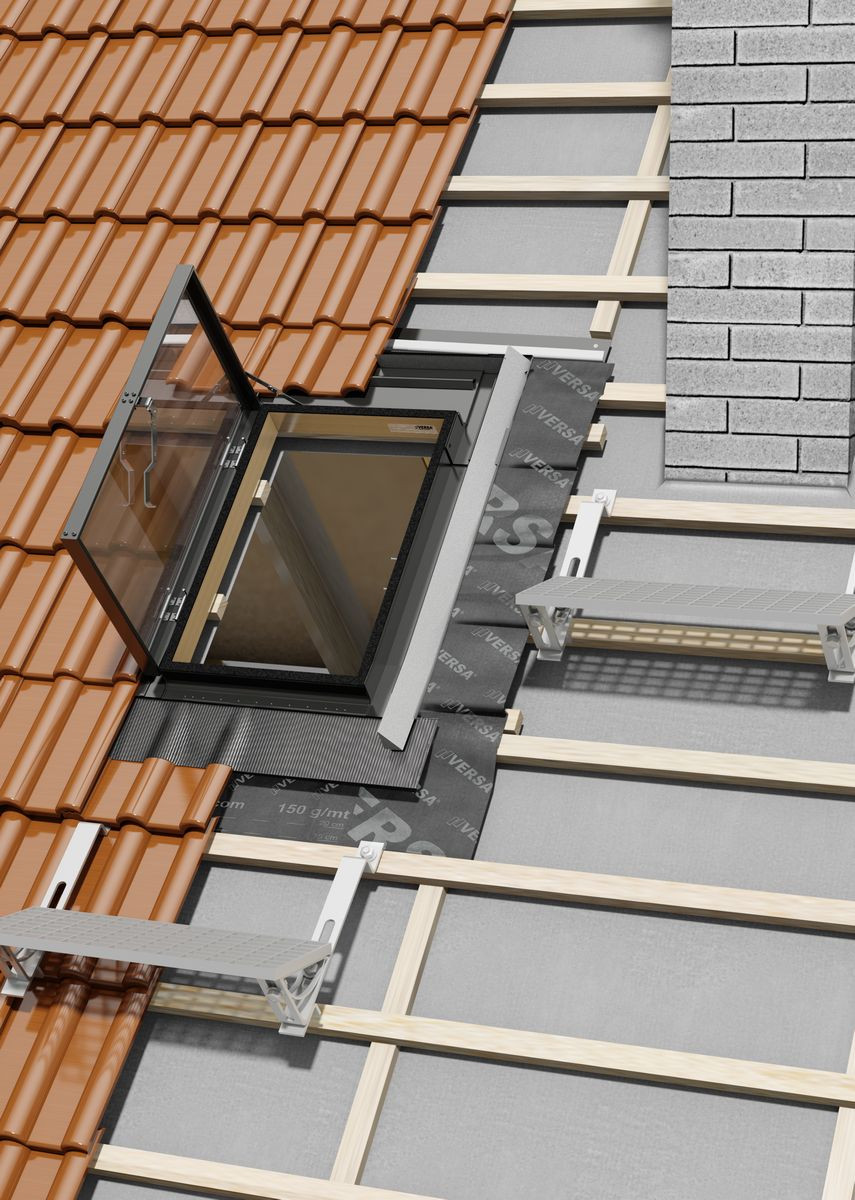 Montaż okna dachowego fot. Okpol