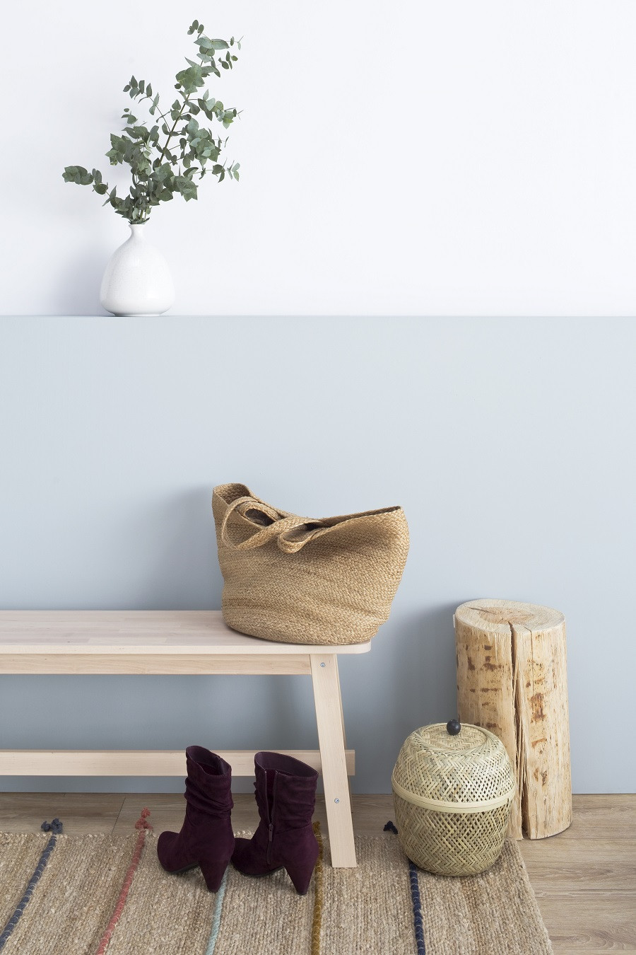 Wyważona kombinacja delikatnego błękitu Promenade i bieli z palety Beckers Designer Collection. fot. Tikkurila