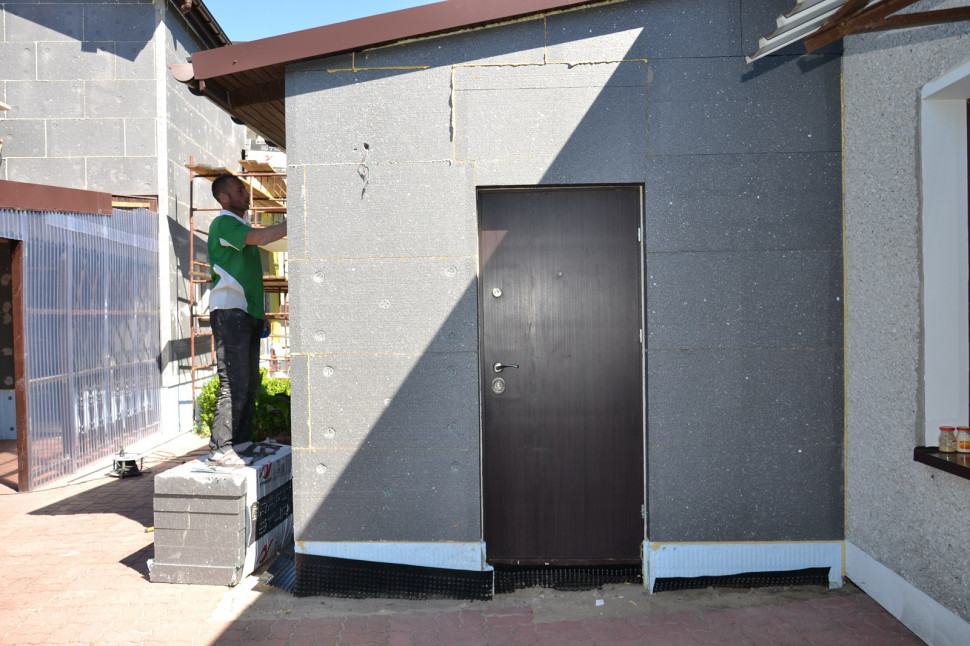 Termomodernizację przeprowadzono również na zabudowaniach garażowych