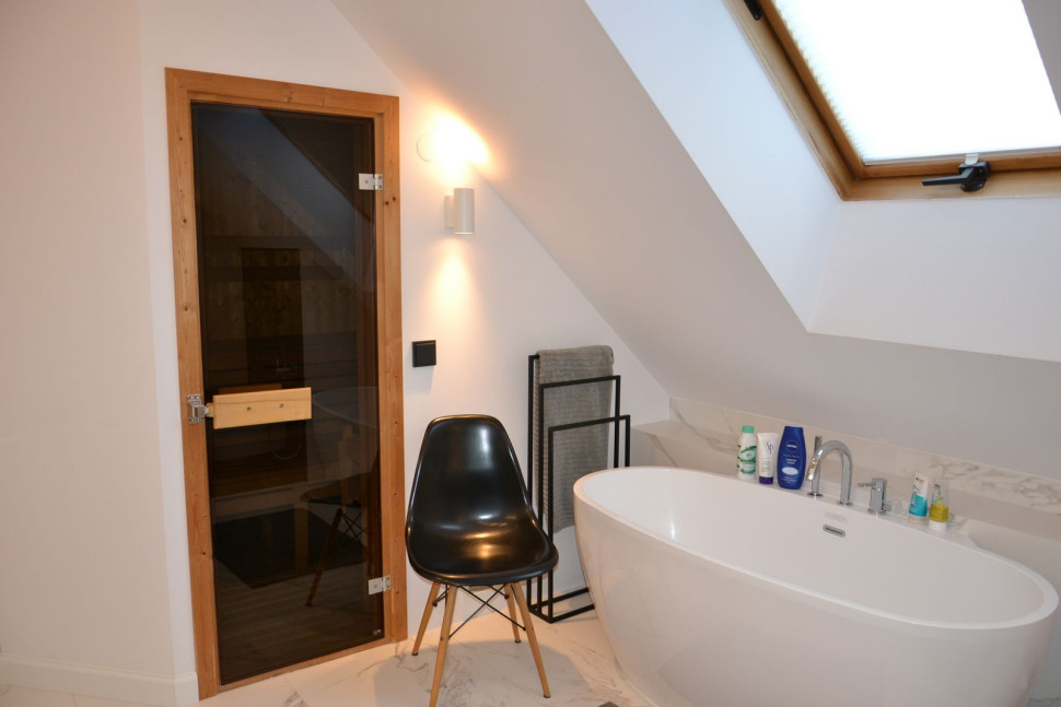 Wolno stojąca wanna z akrylu