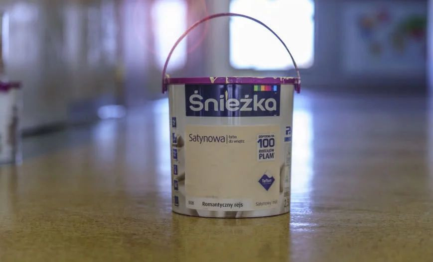 Farba do wnętrz Śnieżka Satynowa. fot. FFiL Śnieżka
