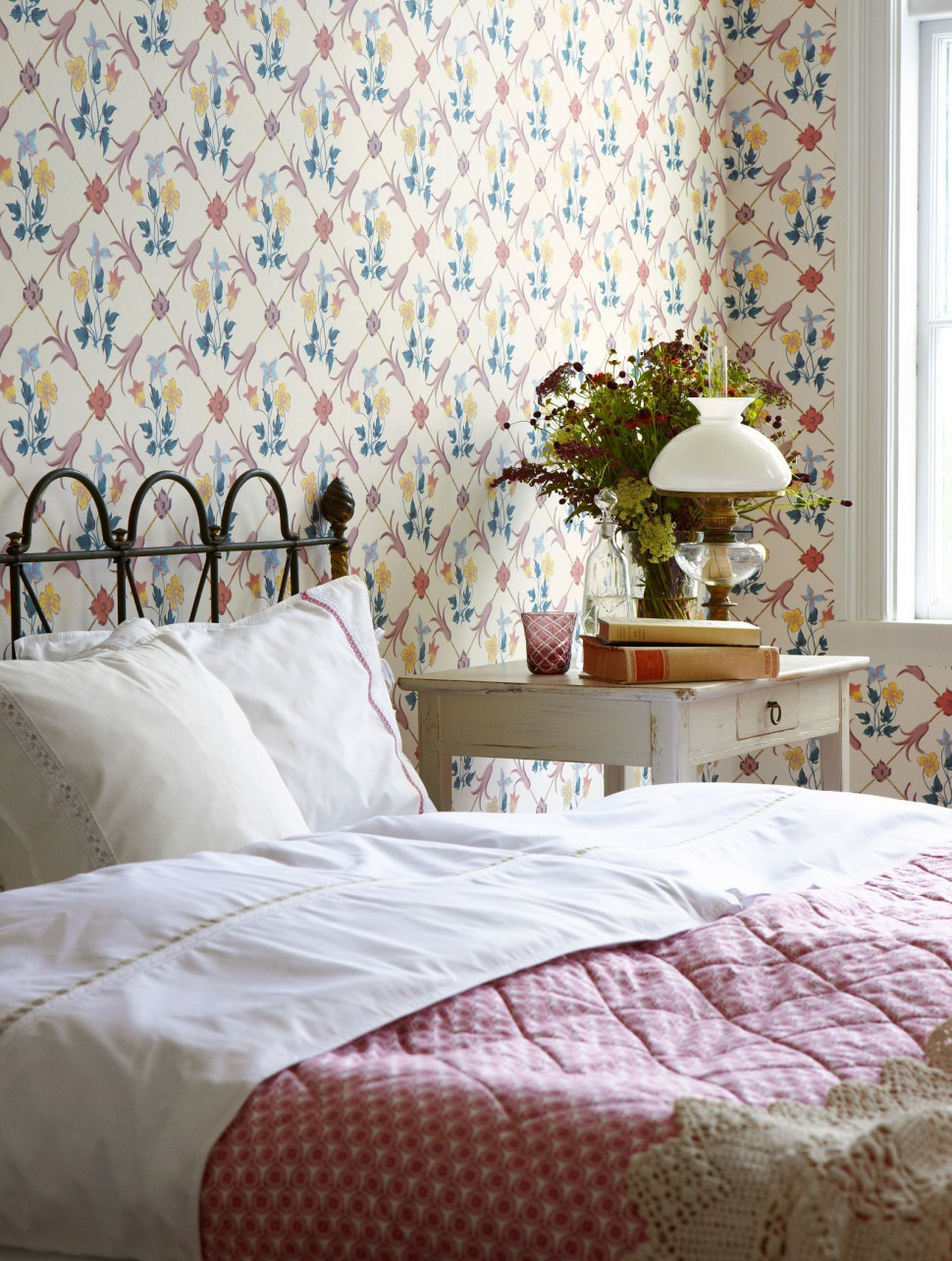 Sypialnia, o której uroku decyduje tapeta na flizelinie Anno 4504 Tessin marki Boras Tapeter