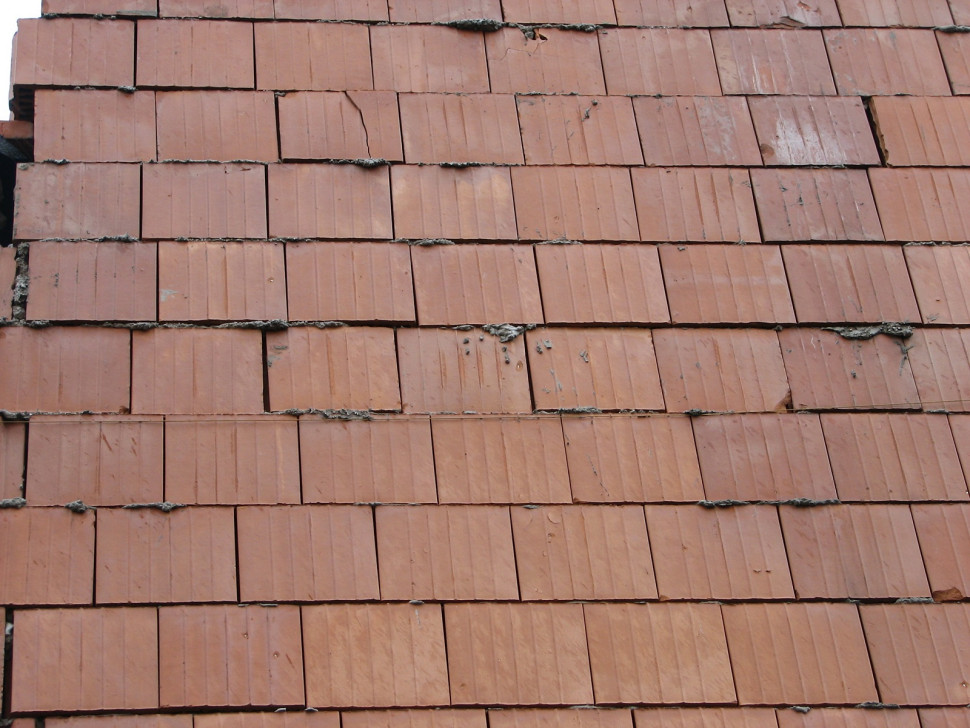 Niewłaściwe przewiązanie elementów murowych