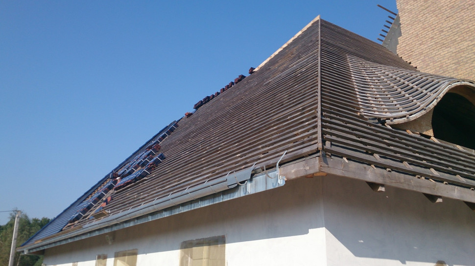 Rodzaj pokrycia zależy m.in. od kąta nachylenia i skomplikowania dachu