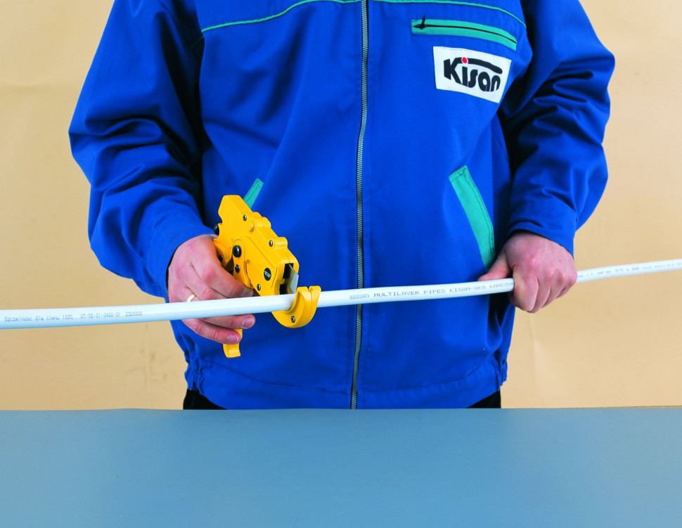 Cięcie nożycami pistoletowymi fot. Kisan