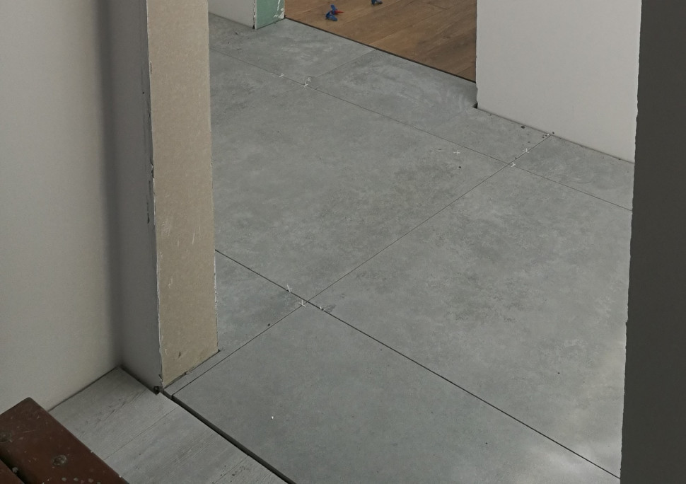 Nowa posadzka tuż po ułożeniu
