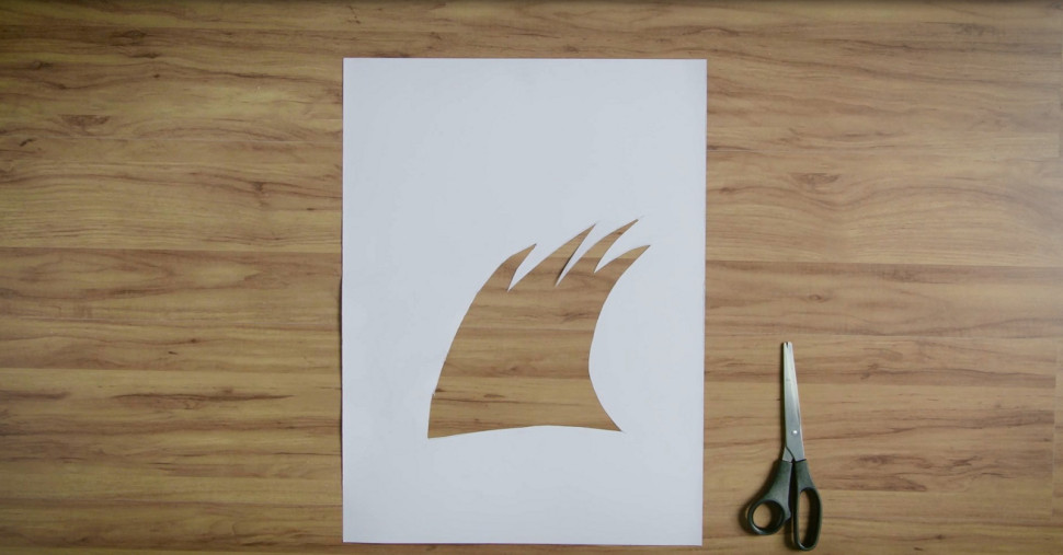 Kolorowe trolle w pokoju dziecka - krok 6) Wycinamy z kartki papieru lub kartonu fryzury trolli.