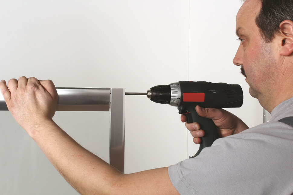 Przykręcamy do siebie wszystkie elementy profili