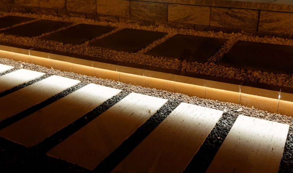 Podświetlone obrzeże Polbruk Flesz. fot. Polbruk