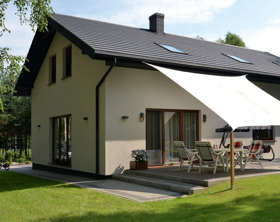 Taras, utwardzony betonową kostką metodą na sucho, ma obecnie wymiary 4 x 8 m