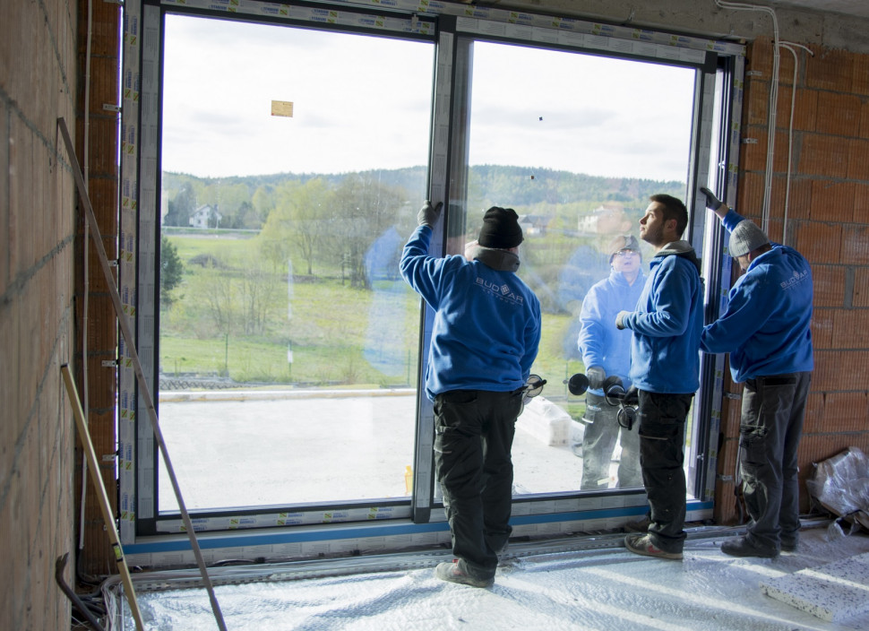 Ostatni etap montażu drzwi balkonowych