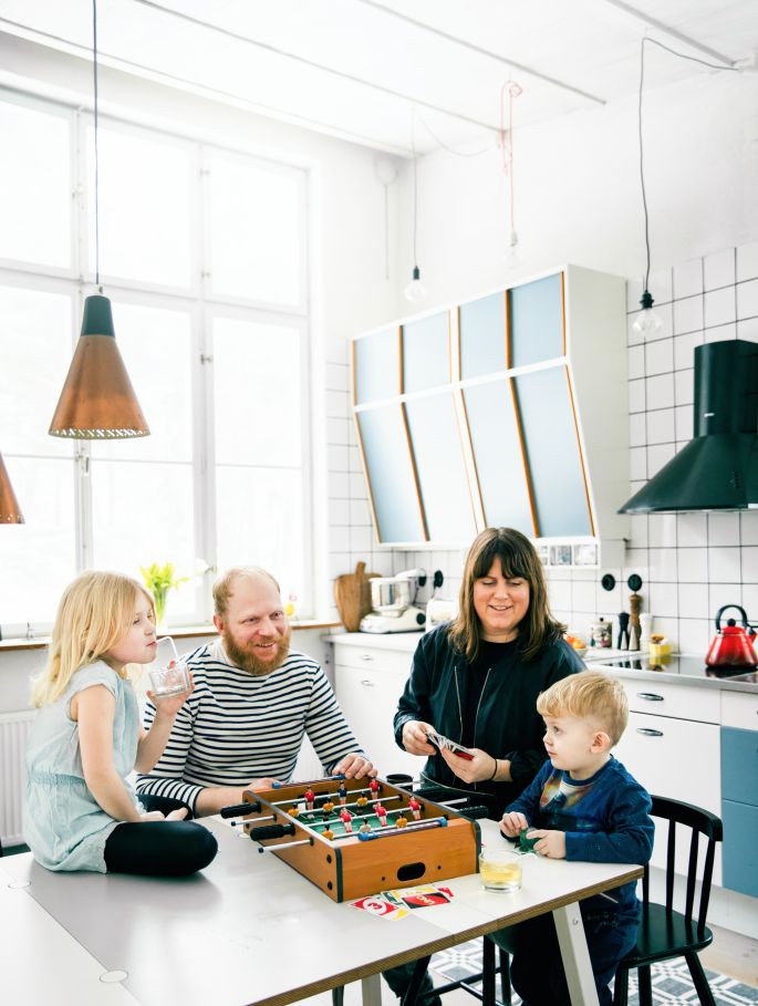 Ściany kuchni w jasnych kolorach Linen White z serii Beckers Designer Kitchen & Bathroom. fot. Tikkurila