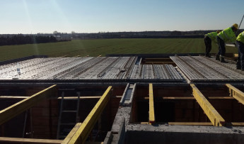 Jak dobrać osprzęt elektryczny do salonu, kuchni, łazienki i sypialni? Sprawdzone rozwiązania