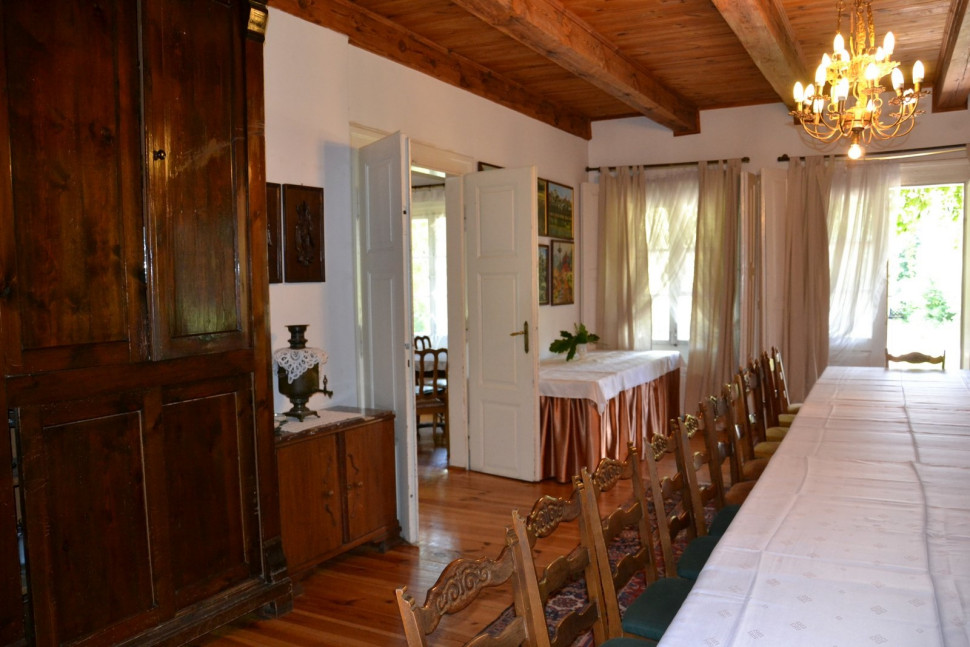 Jadalnia ze stołem na 24 osoby