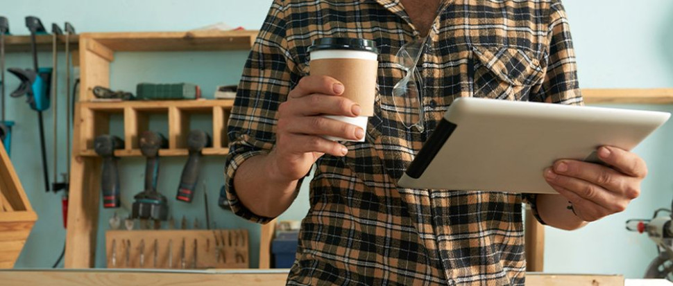 Nowoczesny stolarz jest na bieżąco z nowościami ze świata stolarstwa i wie jak ułatwić sobie życie