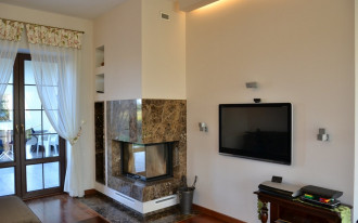 Kominek z pękającą szybą!