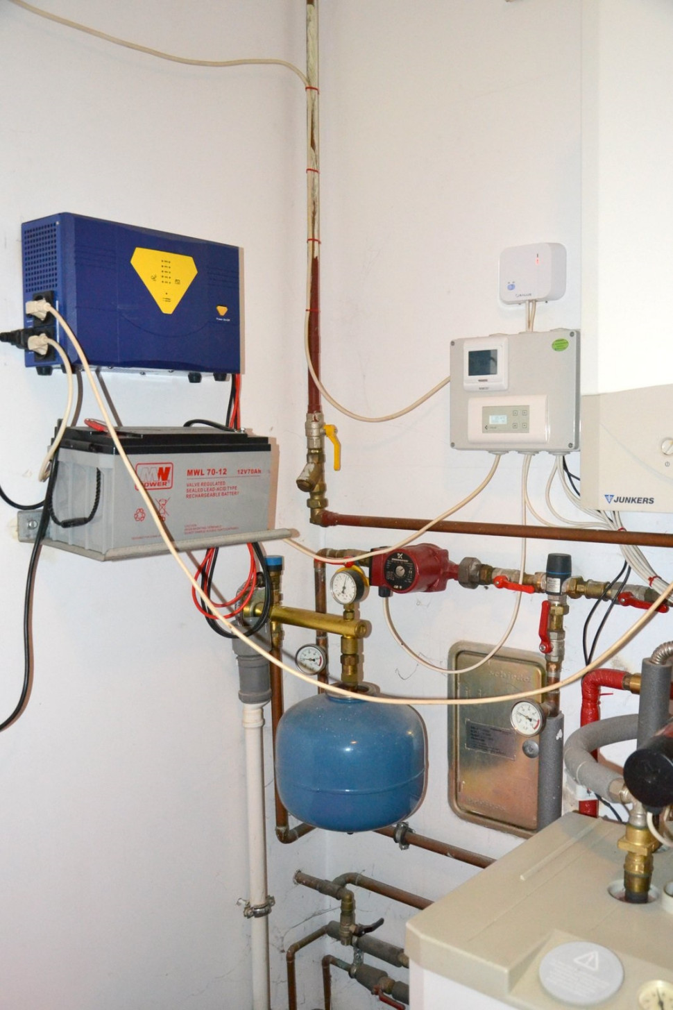 UPS z mocnym akumulatorem przez 12 godzin podtrzyma pracę rozbudowanej instalacji grzewczej