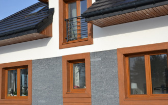 Elewacja imitująca granit i bale za 32 000 zł
