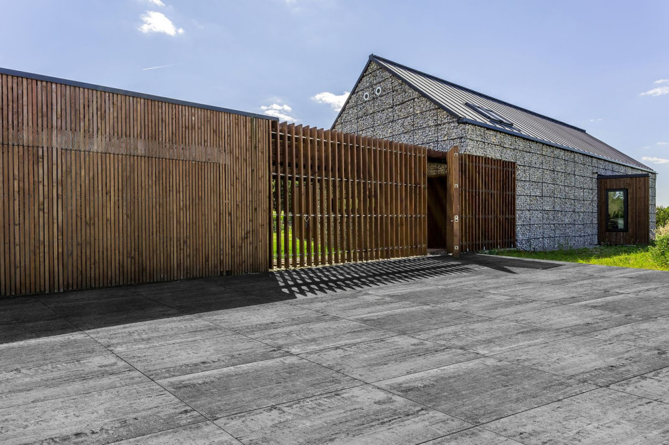 Podjazd wykonany z płyt Gigante Multikolor Tytan