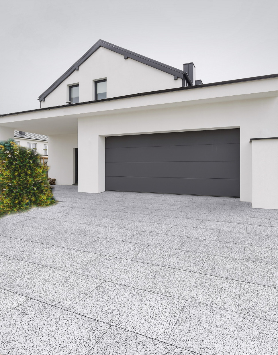 Podjazd wykonany z płyt Gigante Grys Biały