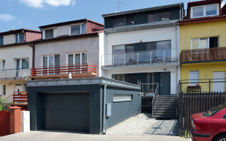 Dom w zabudowie segmentowej wykończony po 20 latach