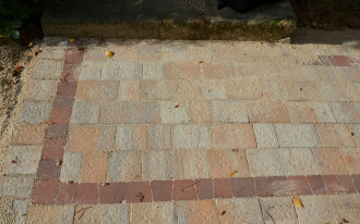 Problemy z ułożeniem kostki brukowej na gliniastej glebie