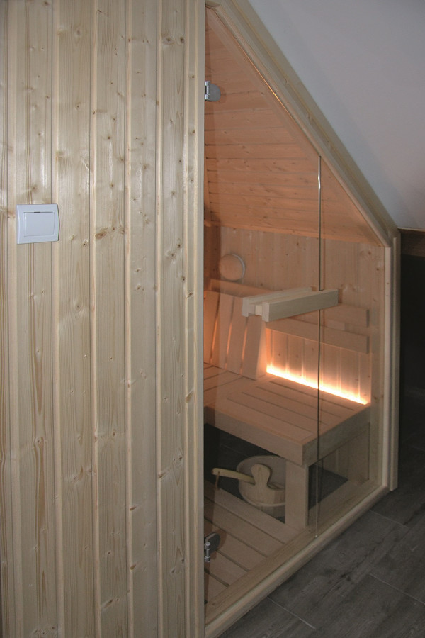Kształt sauny dopasowano do stropodachu w pralni