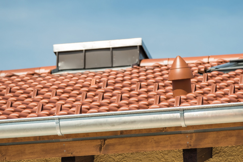 Noski śniegowe mają za zadanie rozbijanie kawałków gród lodu na drobniejsze fragmenty. Fot. Creaton