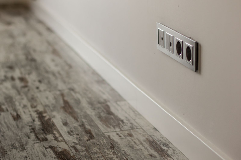 Gniazda zamontowane przy podłodze