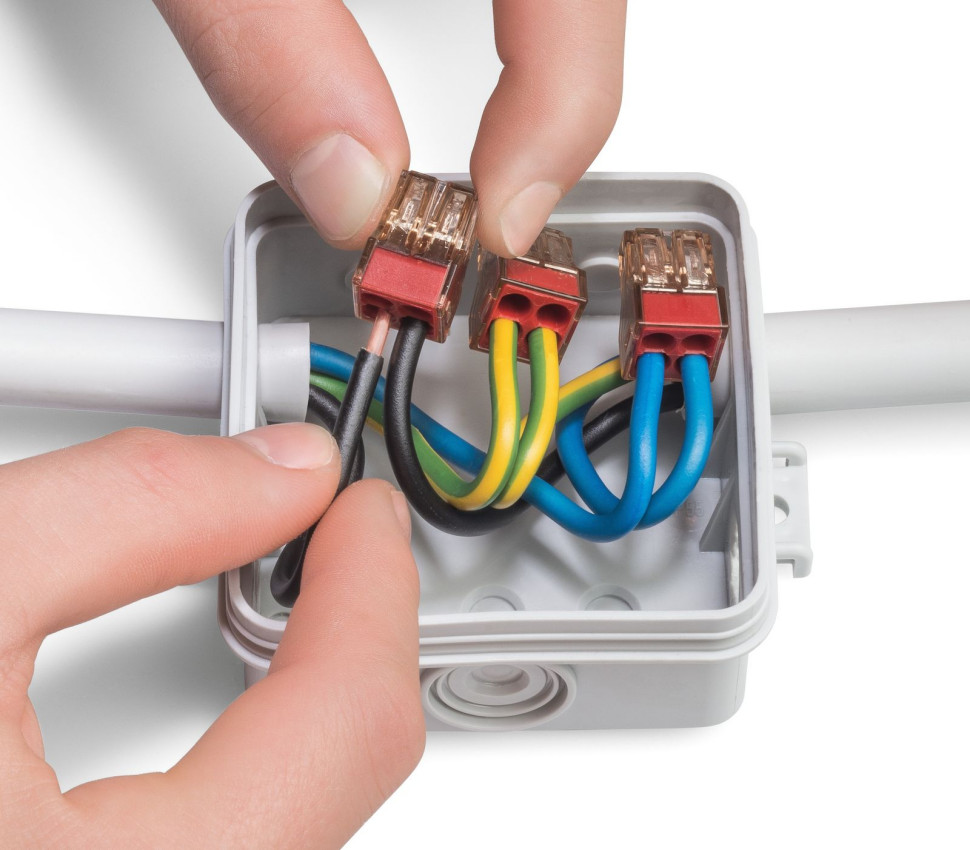 W puszkach elektroinstalacyjnych łączy się poszczególne obwody instalacji elektrycznej i osadza łączniki i gniazda