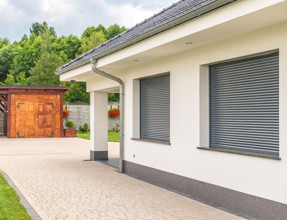 Zewnętrzne rolety zamontowane pod warstwą ocieplenia