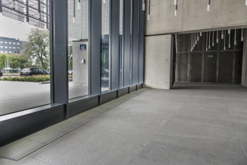 Grzejniki kanałowe w Biurowcu Green Wings