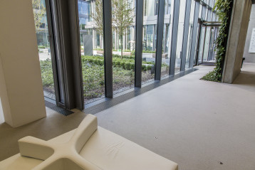 Grzejniki kanałowe w Biurowcu Oxygen Park