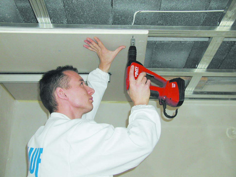 Mocowanie płyt g-k do dwupoziomowego rusztu krzyżowego fot. Knauf