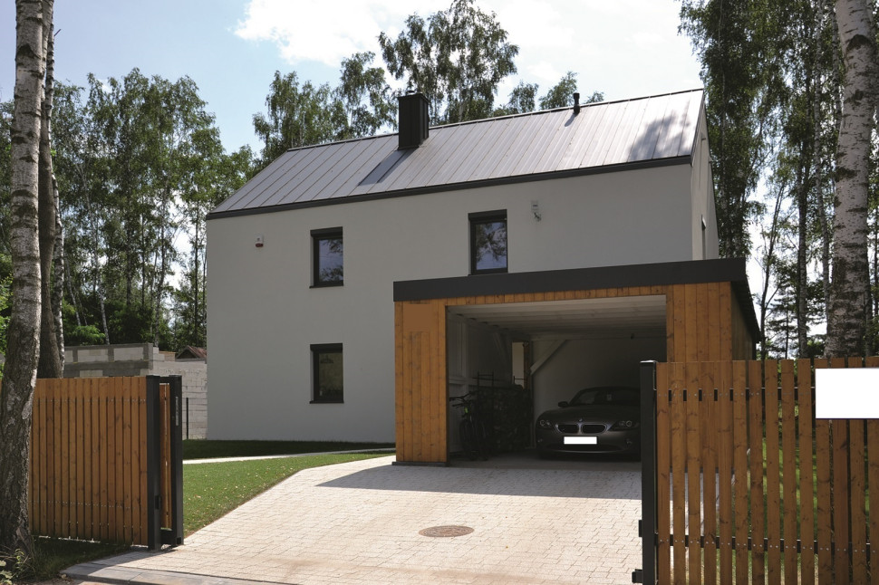 Front domu skierowano na północ