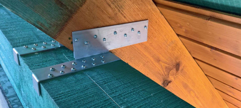 Złącze SFH przenosi rozpór z krokwi i zabezpiecza murłatę przed rozwarstwieniem