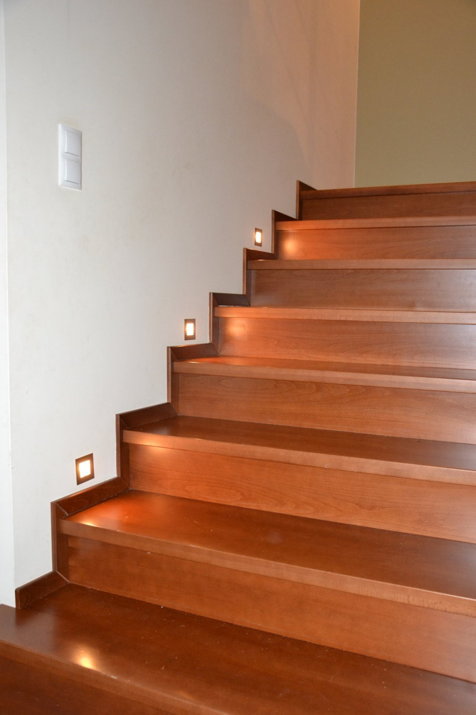 Łączniki schodowe i oświetlenie trepów