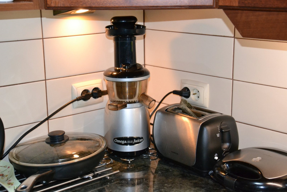 Podwójne gniazda nad blatami do drobnego sprzętu kuchennego