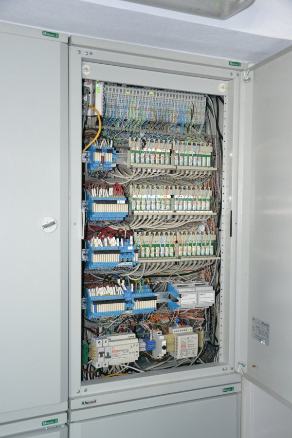 Rozdzielnica znajduje się w garażu