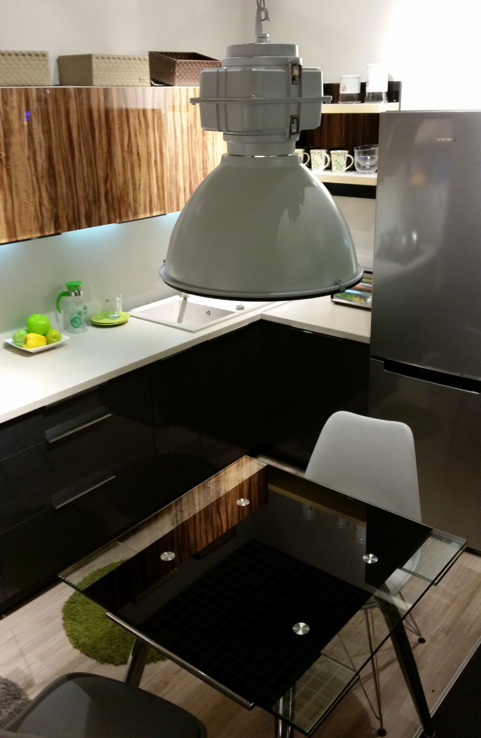 Designerska lampa w kuchni fot. Britop