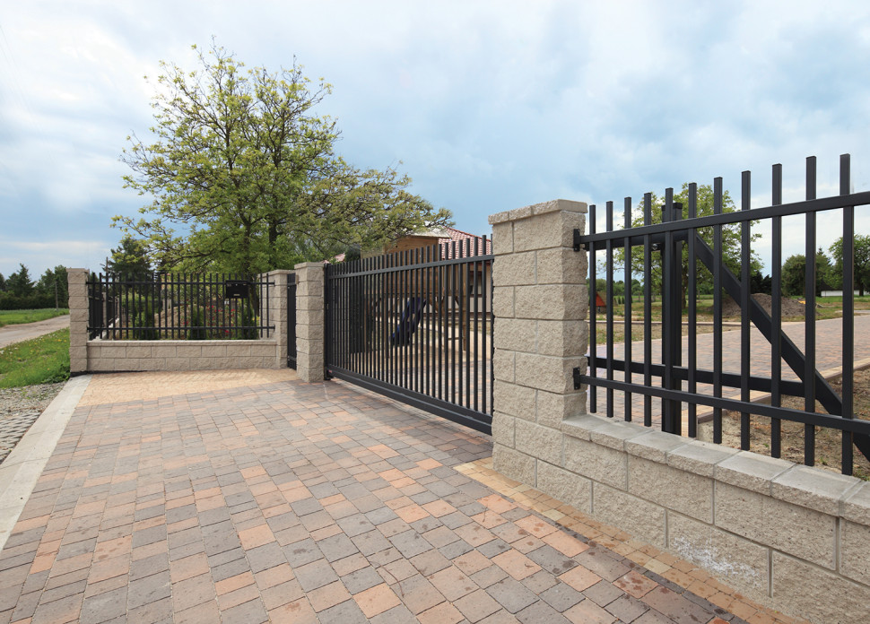 Ogrodzenie z przęseł fot. Konsport