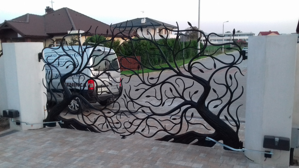 Brama wyposażona w napęd fot. Beninca