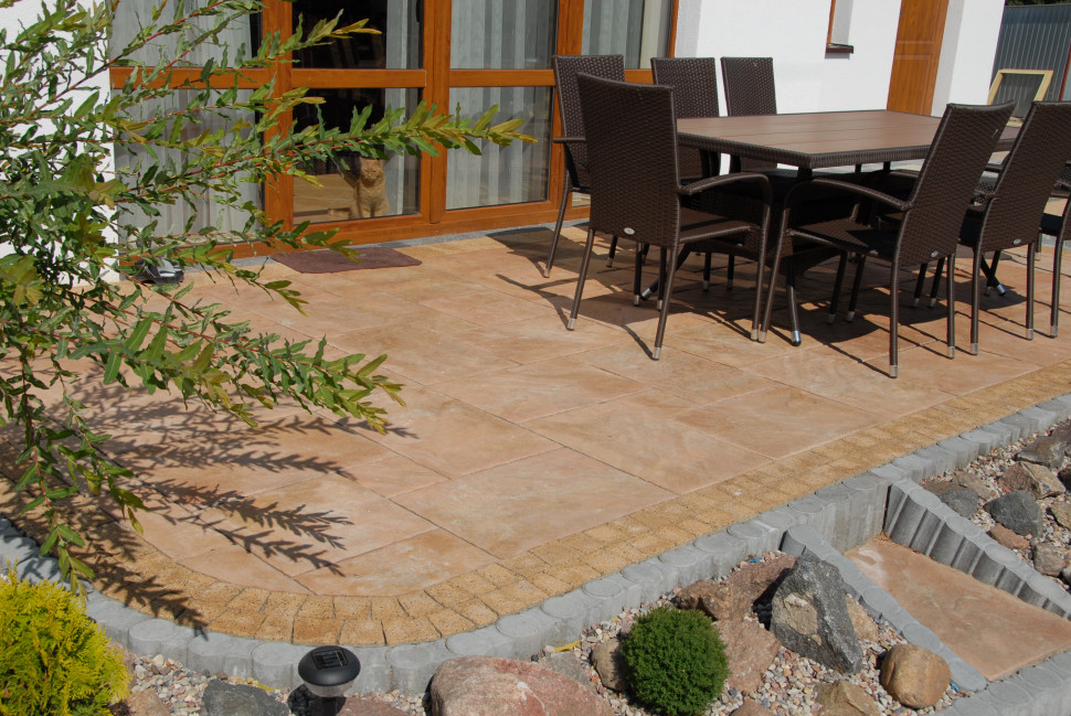 Taras wykończony kostką betonową fot. Kamal