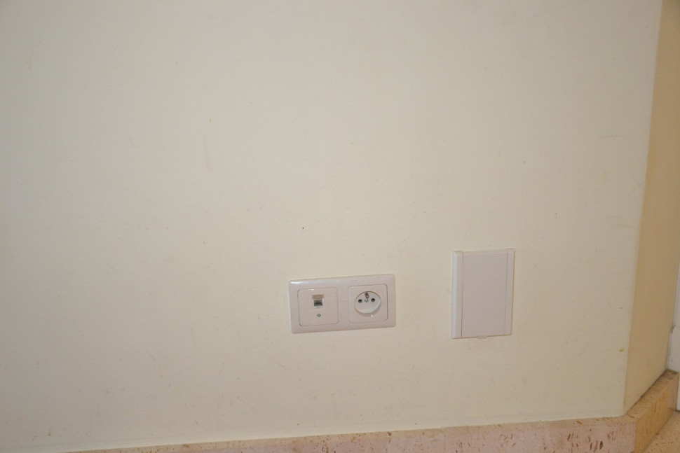 Na dwóch kondygnacjach i półpiętrze zamontowano po 1 gnieździe ssącym