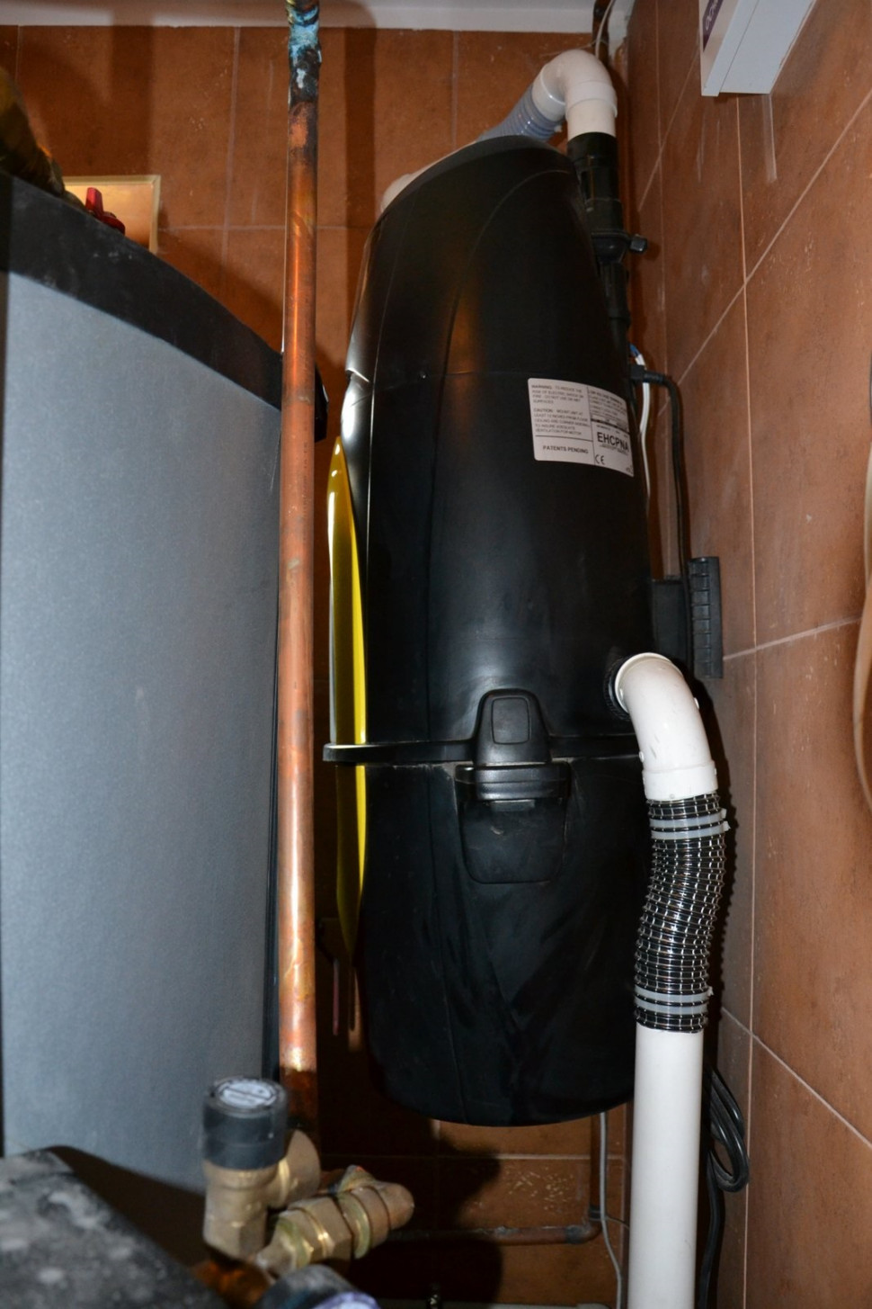 Wyświetlacz poziomu zapełnienia worka w jednostce centralnej zasłania zasobnik c.w.u.